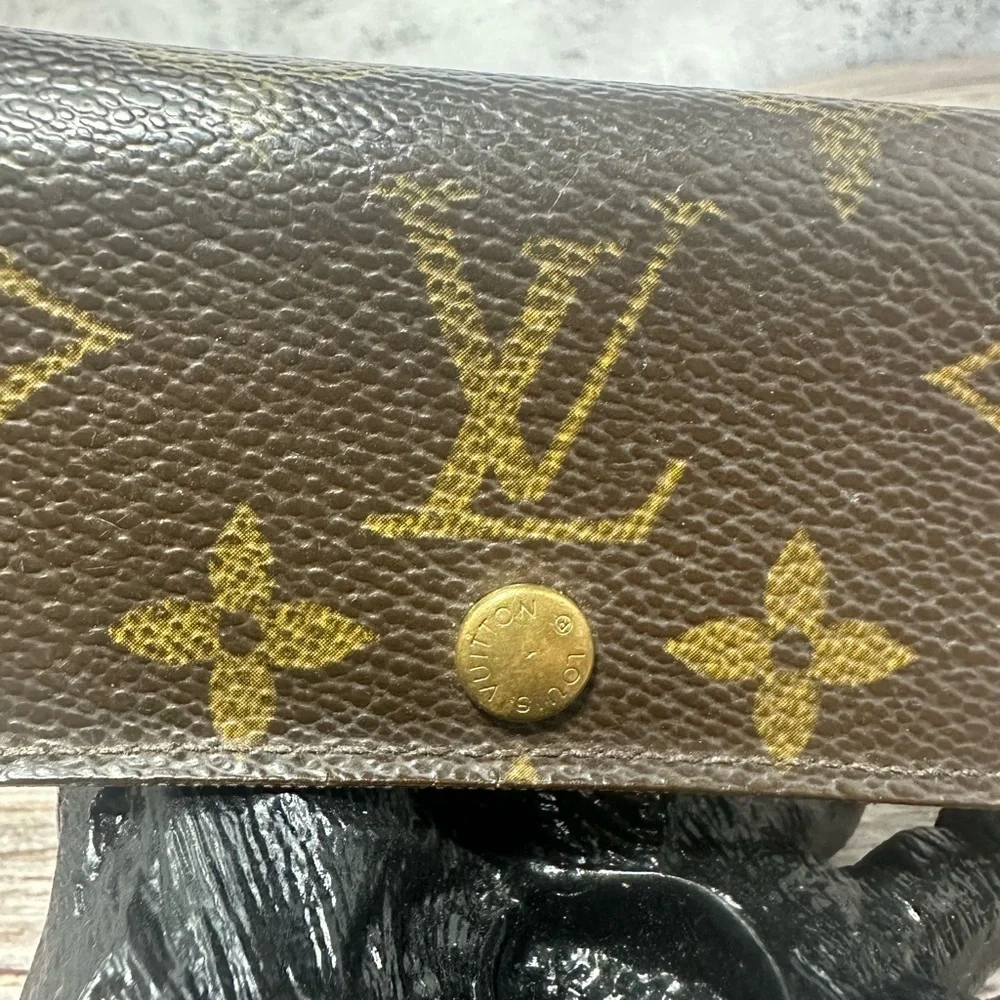 LOUIS VUITTON Monogram Multiples 4 Ring Key Holder​​​